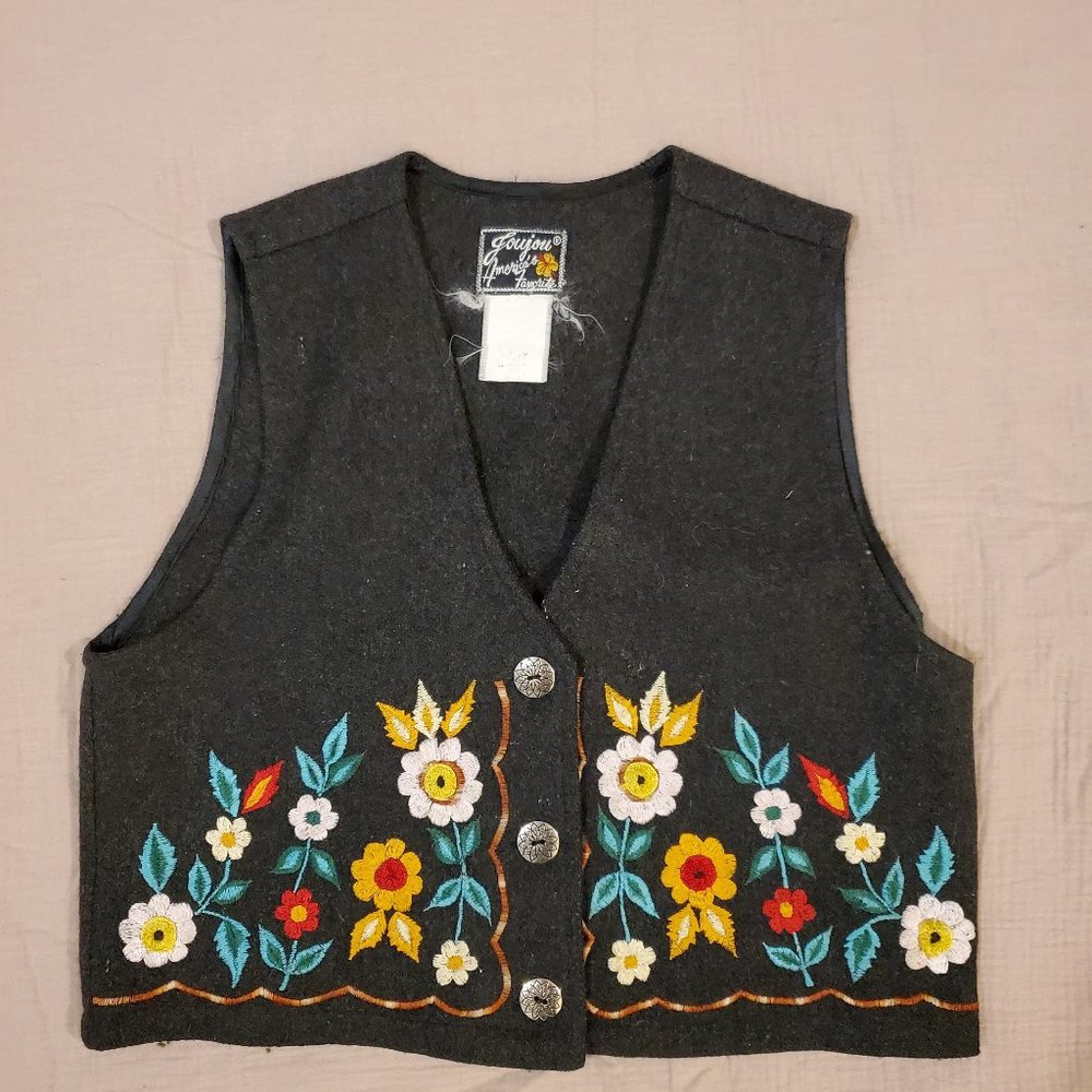 Vintage wool vest with floral embroidery